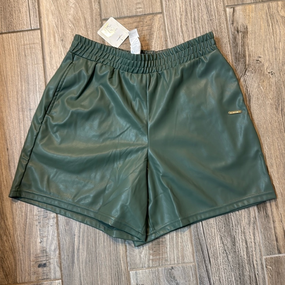 Fabletics Vegan Leather High-Waisted Short Size Medium‎ NWT - Picture 4 of 12